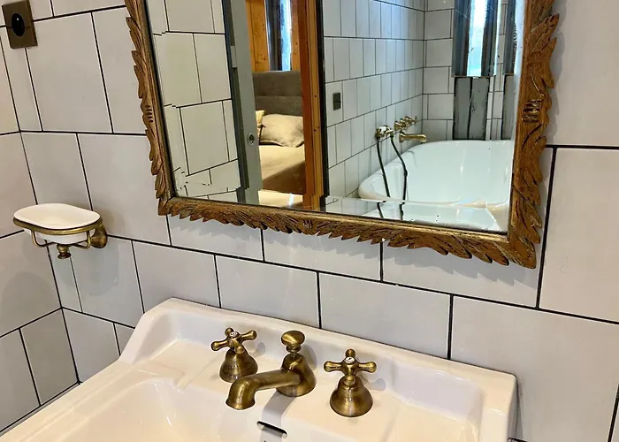 Paisible Au Bord De L'eau -15 Mn Des Cotes *