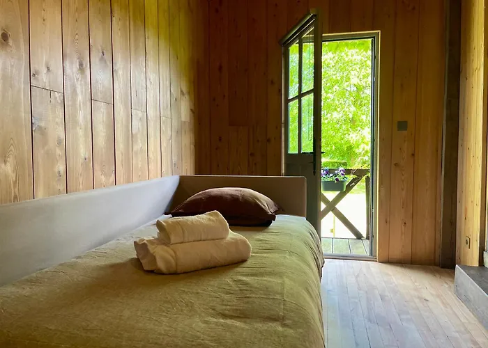 Ferienhaus Paisible Au Bord De L'eau -15 Mn Des Cotes