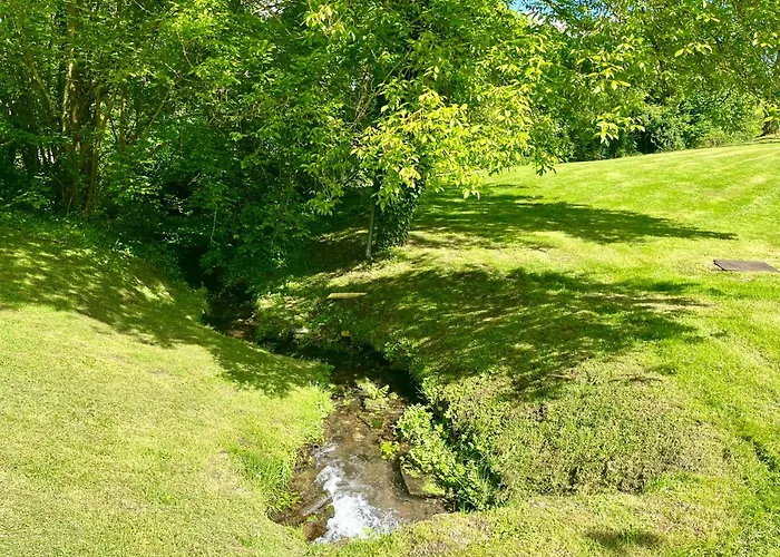 Paisible Au Bord De L'eau -15 Mn Des Cotes *